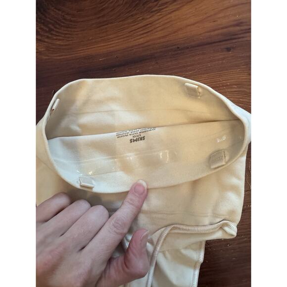 Skims Nude Thongs 2 Pairs size small NEW - Picture 8 of 12